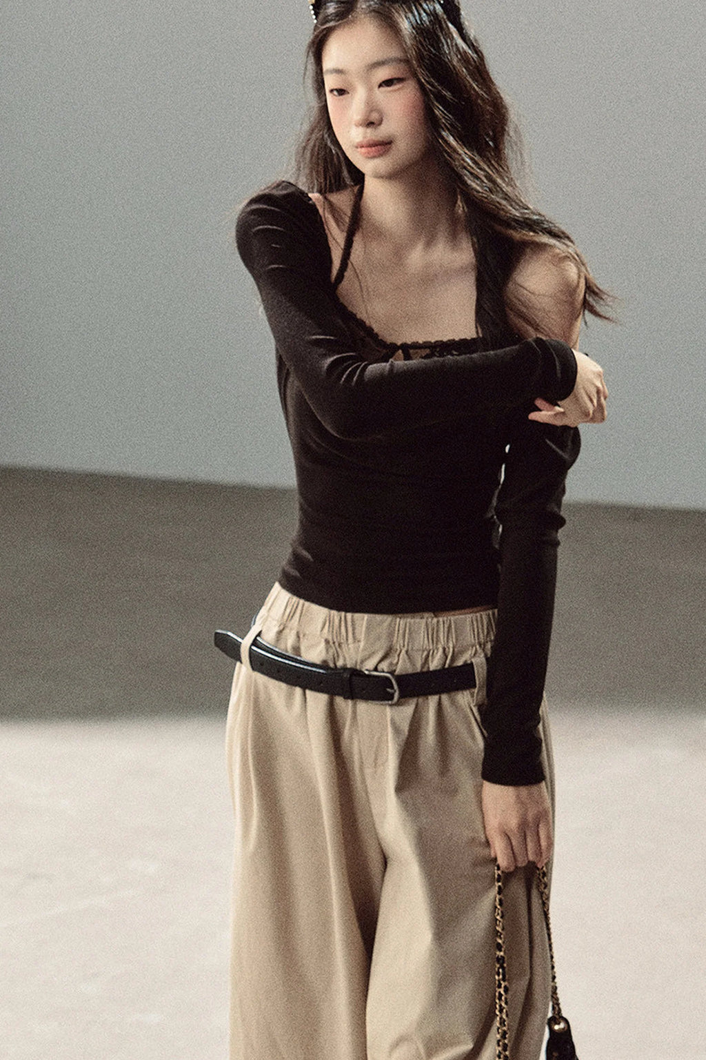 Layered-Look Long-Sleeve Halter Lace T-Shirt