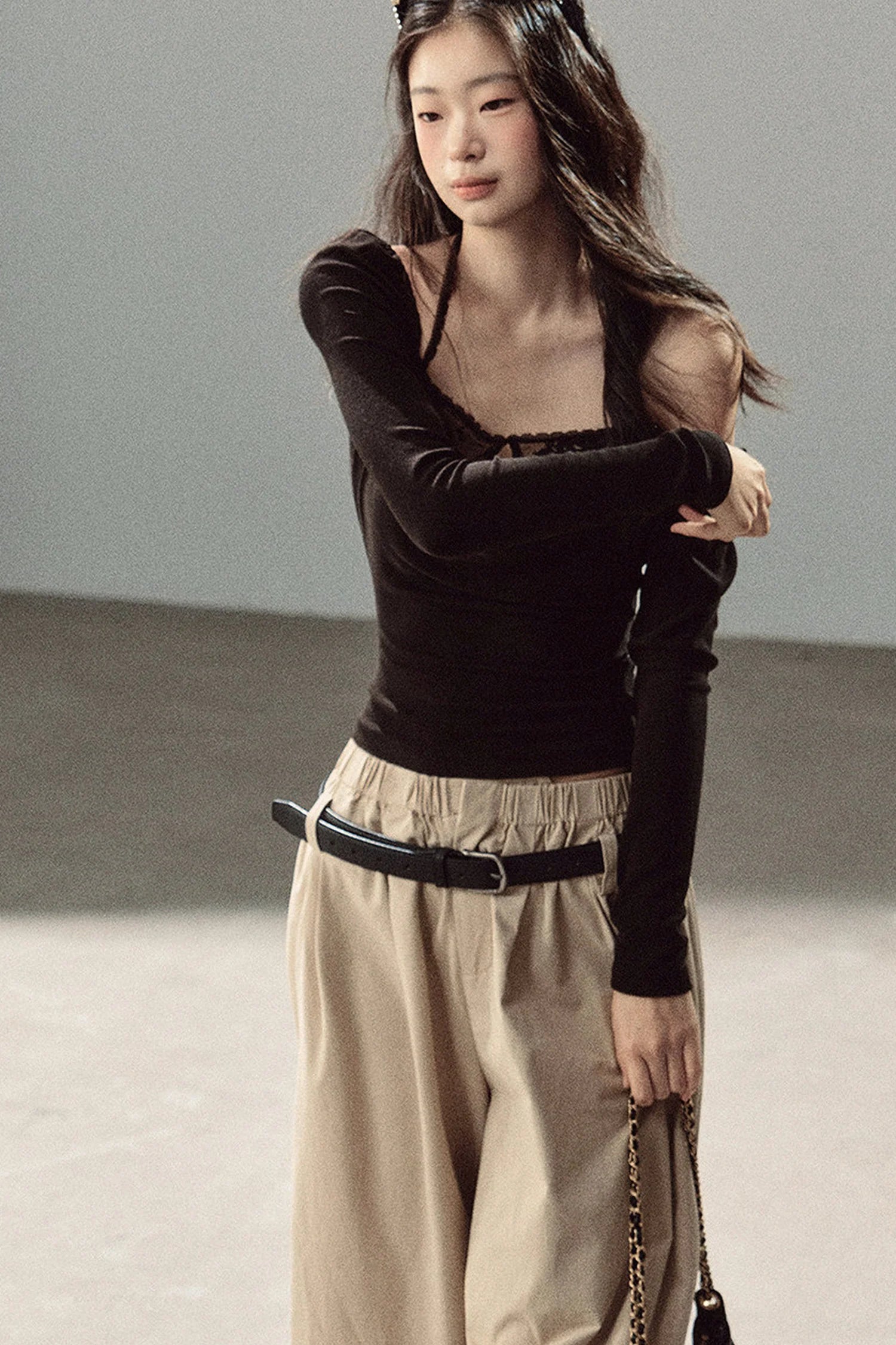 Layered-Look Long-Sleeve Halter Lace T-Shirt